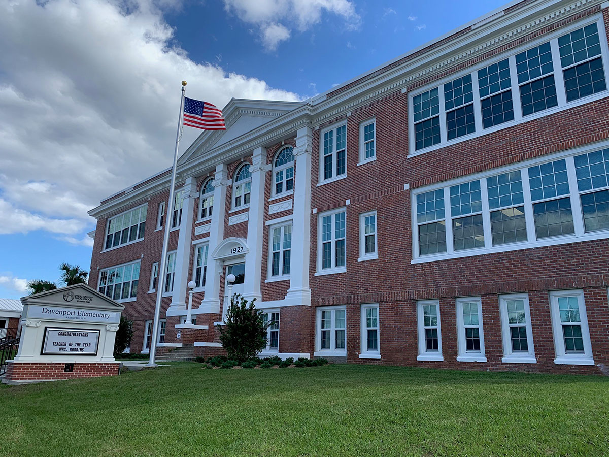 Davenport Elementary School using WINCO Series 4410S hurricane resistant single-hung windows 