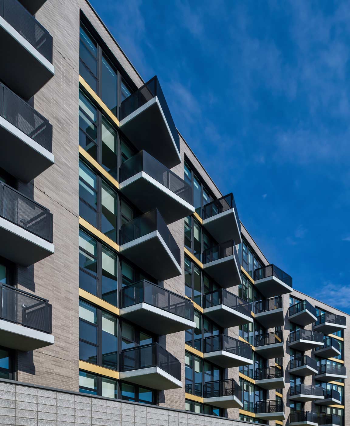 J-Linea-Exterior---Zero-Sightline-Windows-5 