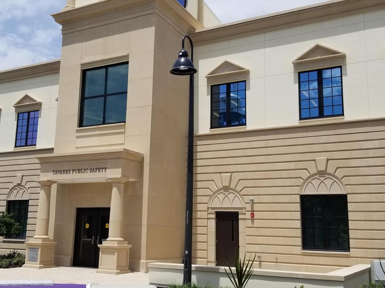 Winco’s 3350 tornado-resistant window series was installed at Tavares Public Safety Complex.