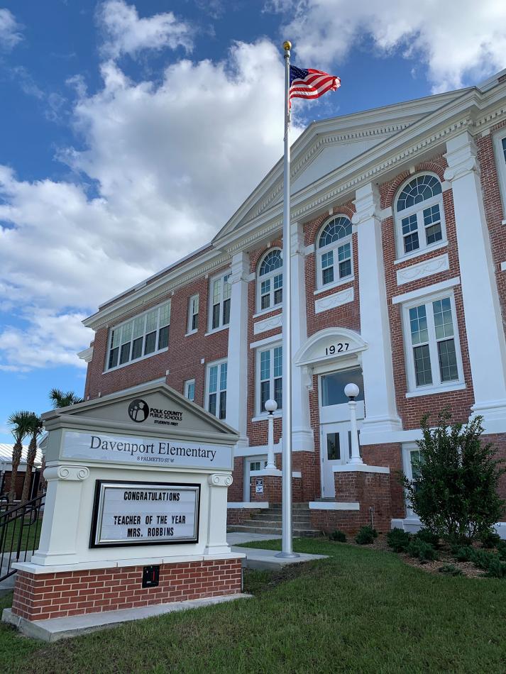 Davenport Elementary School uses Winco's 4410S single-hung, hurricane-resistant windows.