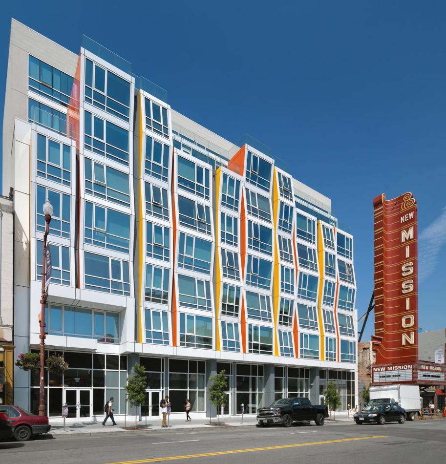 Winco Windows’ 1450 Series 4-inch unitized window wall accommodates Vida’s large window openings with deep wall cavities. In addition, its 3325 Series 3.25-inch zero sightline vents provide natural ventilation and clean sightlines.