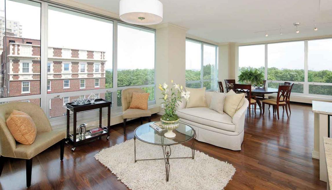 Winco’s 1450 Window Series was modified with custom extrusions to meet the historic sightline requirement of the original windows at 801 Skinker.