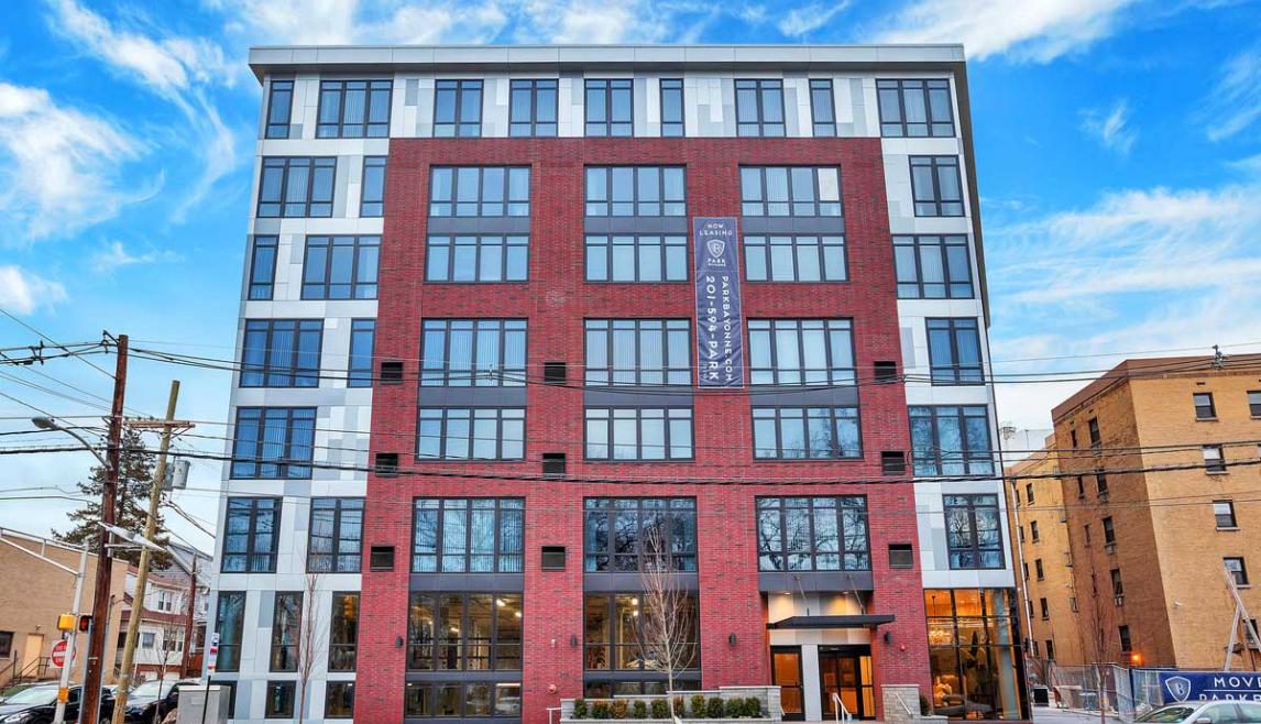 Park Bayonne luxurious apartments in New Jersey using Winco’s 1450 window series, and high-performing NC- 82 Doors.